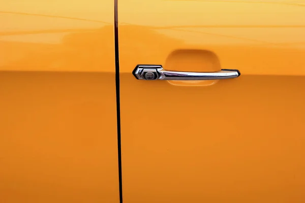 Eine Nahaufnahme Einer Tür Eines Gelben Autos — Stockfoto