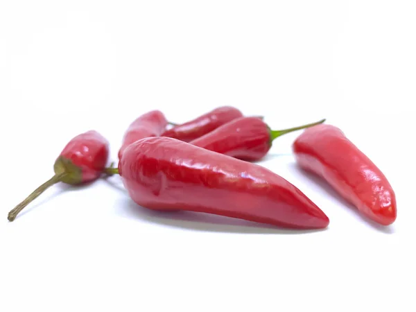 Close Chilies Quentes Vermelhos Isolados Fundo Branco — Fotografia de Stock