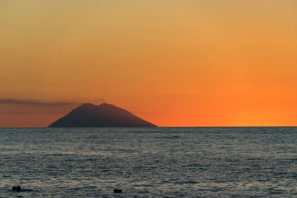 Piękny Zachód Słońca Nad Morzem Tyrreńskim Stromboli Tropea Włochy — Zdjęcie stockowe
