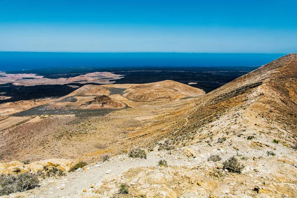 Ein Schöner Blick Auf Den Timanfaya Nationalpark Mit Vulkanen Auf — Stockfoto