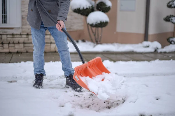 Operatore Del Servizio Pubblico Cittadino Che Pulisce Neve Sulla Strada — Foto Stock