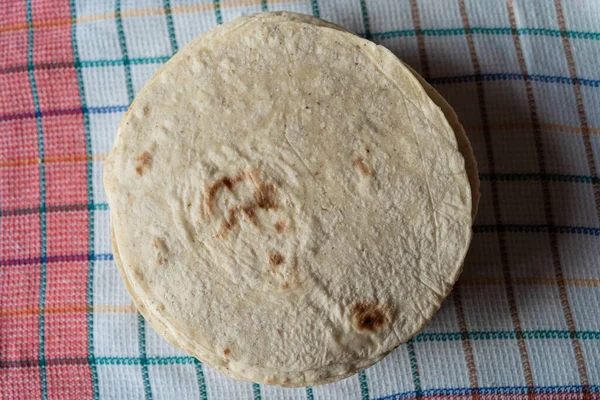 Una Vista Dall Alto Pila Involucri Tortilla Tovaglia — Foto Stock