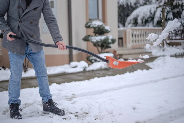 Operatore Del Servizio Pubblico Cittadino Che Pulisce Neve Sulla Strada — Foto Stock