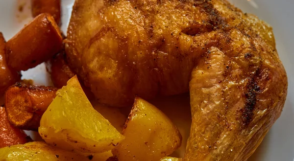 揚げたての鶏もも肉とローストポテトの店の閉店 — ストック写真