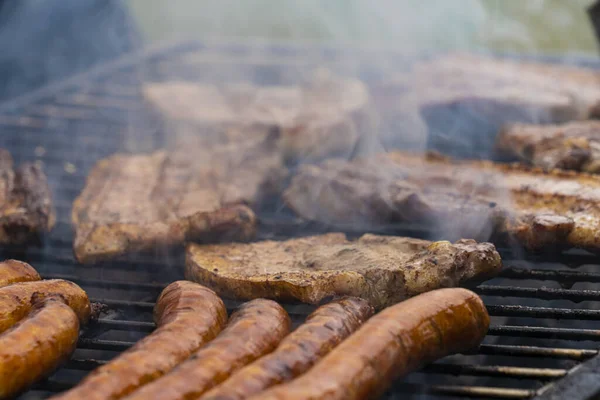 Carne Las Salchichas Asan Aire Libre — Foto de Stock