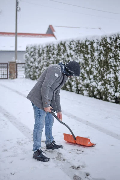 Operatore Del Servizio Pubblico Cittadino Che Pulisce Neve Sulla Strada — Foto Stock