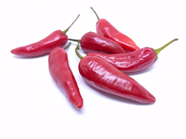 Close Chilies Quentes Vermelhos Isolados Fundo Branco — Fotografia de Stock