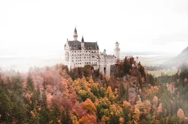 Mesmerizing View Neuschwanstein Castle Hill Autumn Mountains Schwangau Germany — Stock Photo, Image