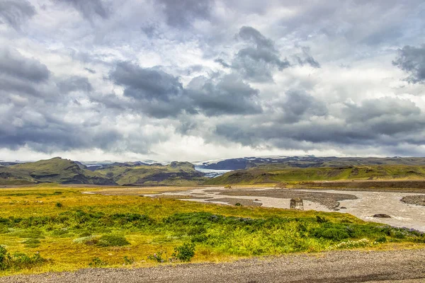 Primer Plano Arroyo Paisaje Islandia Bajo Cielo Nublado — Foto de Stock