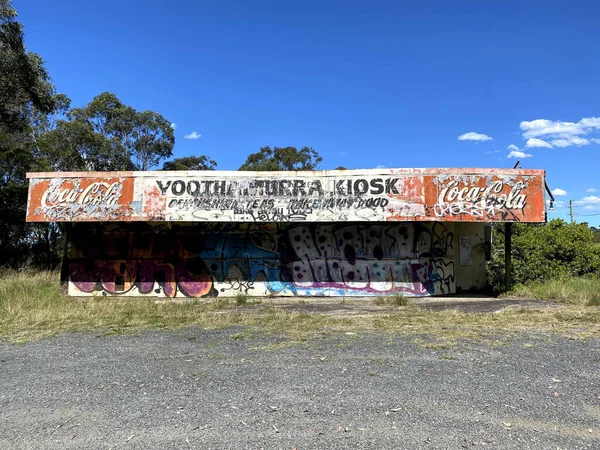 Sydney Australia Oct 2020 Abandoned Kiosk Graffiti Vintage Coca Cola — Stock Photo, Image