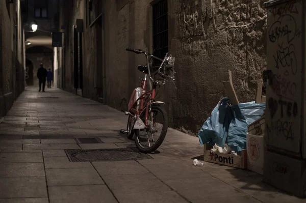 Barcelona Espanha Fev 2021 Bairro Velho Tem Lixo Rua — Fotografia de Stock