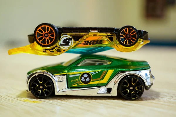 Poznan Polen Februar 2021 Zwei Übereinandergestapelte Mattel Hot Wheels Futuristische — Stockfoto