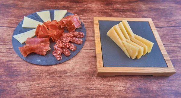 Tray Sausage Cheese Wooden Table — Stock Photo, Image