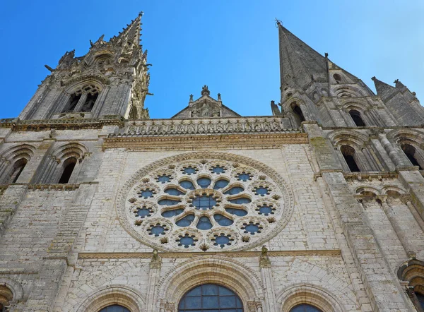 Chartres Francie Července 2017 Horní Část Fasády Starověké Středověké Katedrály — Stock fotografie