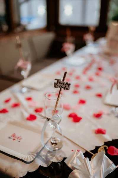 Une Mise Point Sélective Verticale Des Décorations Fête Mariage — Photo