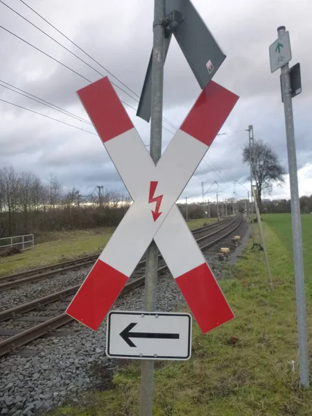 Zwykły Znak Przejazdu Kolejowego Niemczech Tutaj Metra Frankfurcie Który Nie — Zdjęcie stockowe