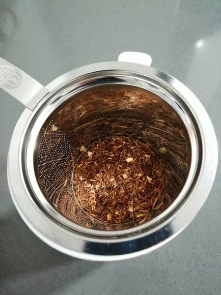 Close Vertical Processo Fabricação Chá Xícara — Fotografia de Stock