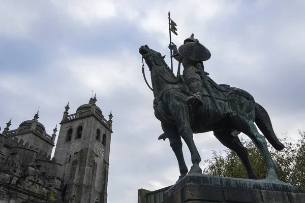 Porto Portugal Marzo 2020 Estatua Guerrero Catedral Oporto Fondo Vimara — Foto de Stock