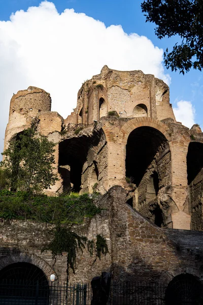 Ein Schöner Blick Auf Die Römischen Ruinen Vor Blauem Und — Stockfoto