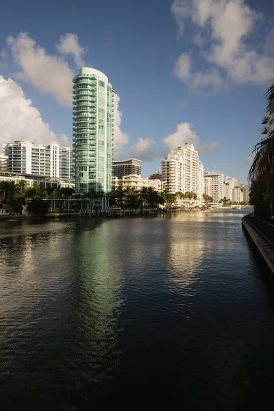 Uno Scatto Verticale Degli Edifici Miami Beach Florida Durante Giorno — Foto Stock