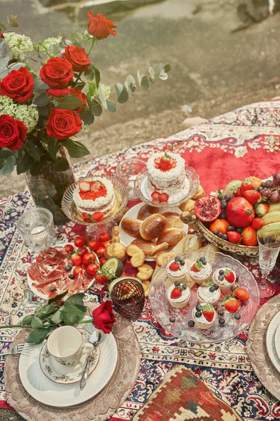 Vertical Shot Beautiful Arrangement Sweets Fruits — Stock Photo, Image