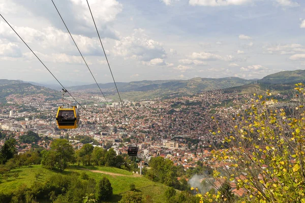 Cable Teleférico Sobre Ciudad Sarajevo Las Colinas Montañas Circundantes Bosnia — Foto de Stock