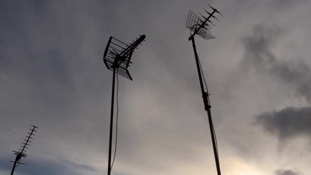 Time Lapse Antennas Dark Cloudy Sky Windy Day Shot — Stok video