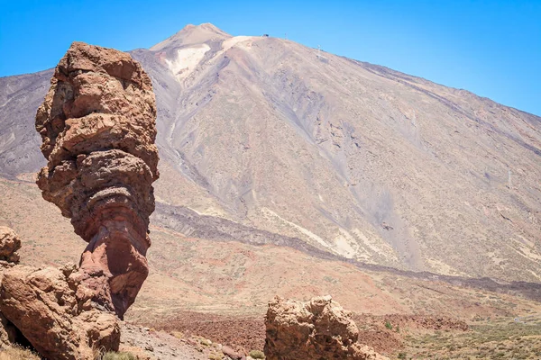 Unieke Rotsformatie Roque Cinchado Met Teide Vulkaan Achtergrond Canarische Eilanden — Stockfoto