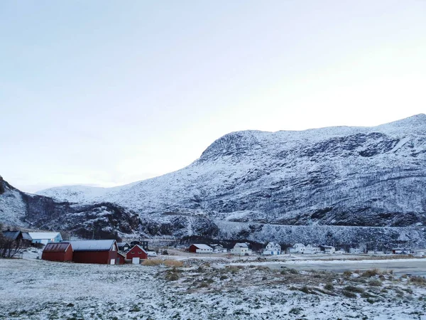 Krásný Výhled Zasněžené Hory Kvaloya Tromso Norsko — Stock fotografie