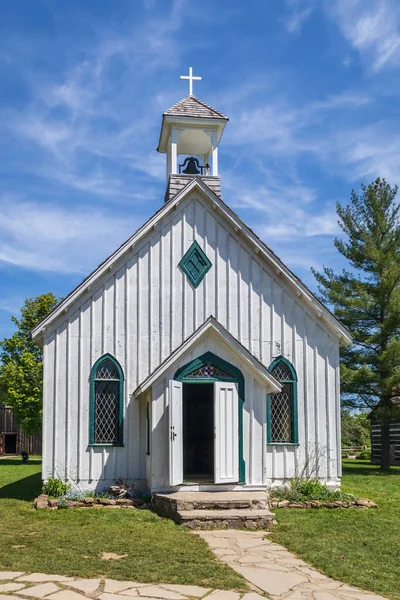 カナダオンタリオ州ボールの滝保全地域の歴史的教会 — ストック写真