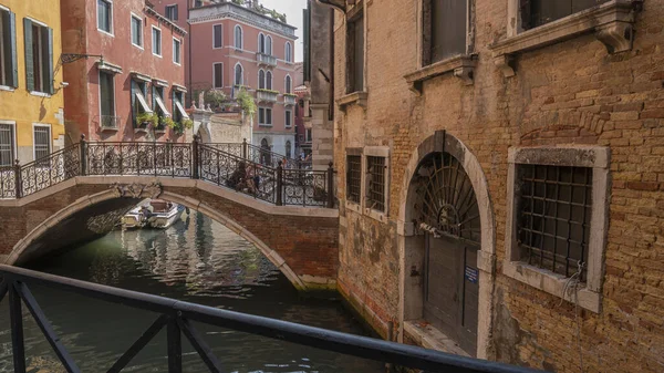 Canal Edifícios Coloridos Veneza Itália — Fotografia de Stock