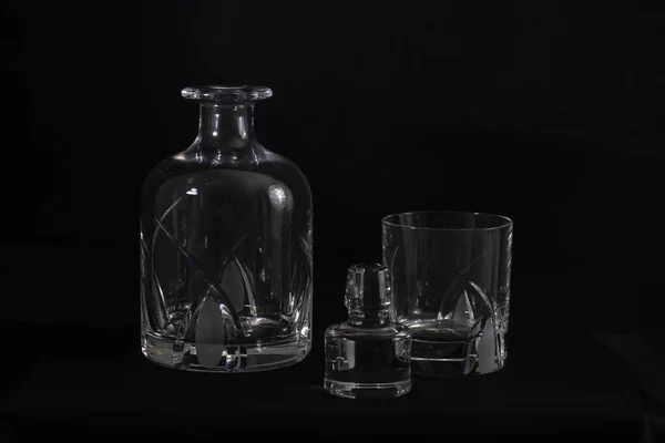 Ensemble Luxueux Bocal Verre Isolé Sur Fond Noir — Photo