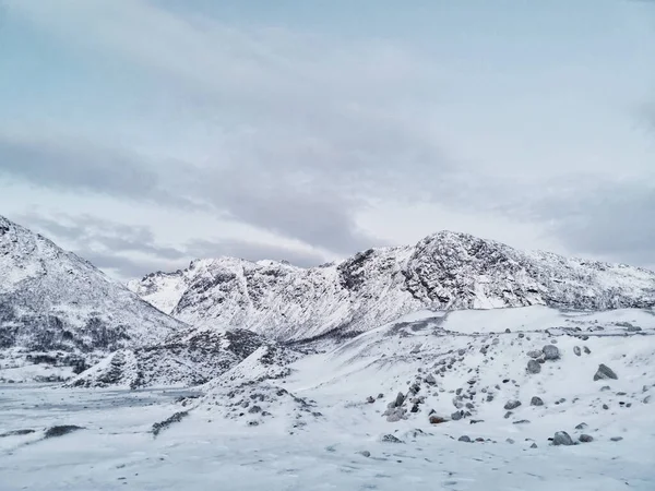 Het Prachtige Uitzicht Besneeuwde Bergen Het Noordpoolgebied Kvaloya Island Tromso — Stockfoto