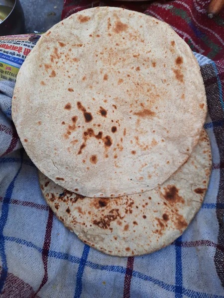 Top View Freshly Baked Delicious Flatbreads Fabric — Stock Photo, Image