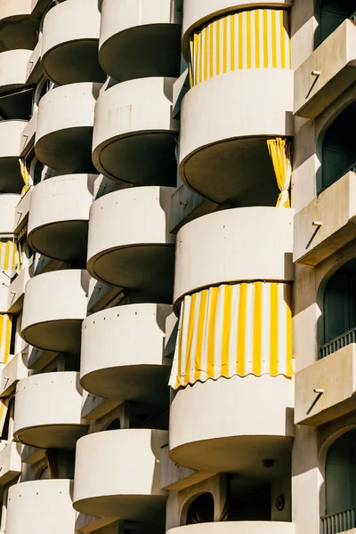 Una Vertical Hermosos Edificios Contemporáneos Gran Altura Con Balcones Redondos — Foto de Stock