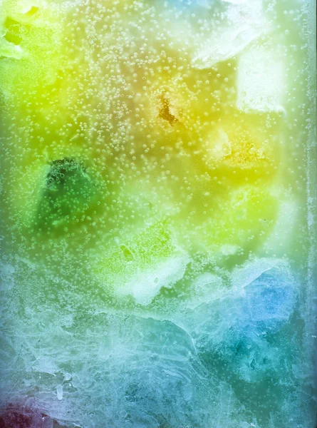 Вертикальный Крупный План Красочной Свечи Пузырьками Воздуха Внутри Хорошо Заднего — стоковое фото