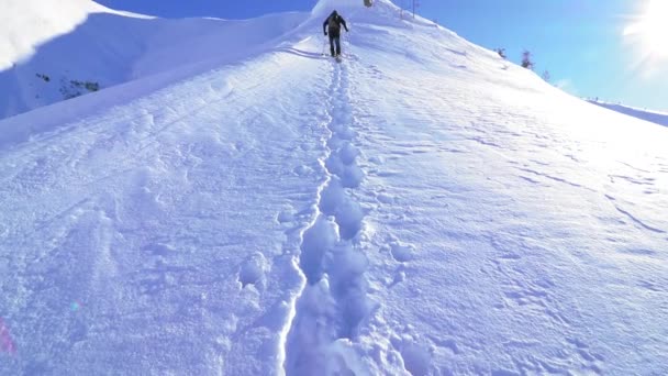 Zimowy Krajobraz Alpinistą — Wideo stockowe