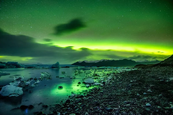 Μια Εκπληκτική Θέα Της Aurora Borealis Πάνω Από Λιμνοθάλασσα Jokulsarlon — Φωτογραφία Αρχείου