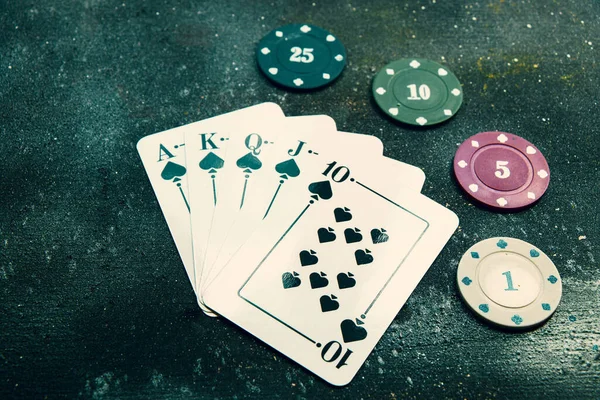 Close Combinação Poker Royal Flush Fichas Uma Superfície Grunge — Fotografia de Stock