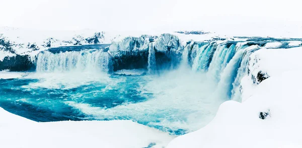 Uma Vista Fascinante Uma Bela Cachoeira Godafoss Coberta Neve — Fotografia de Stock