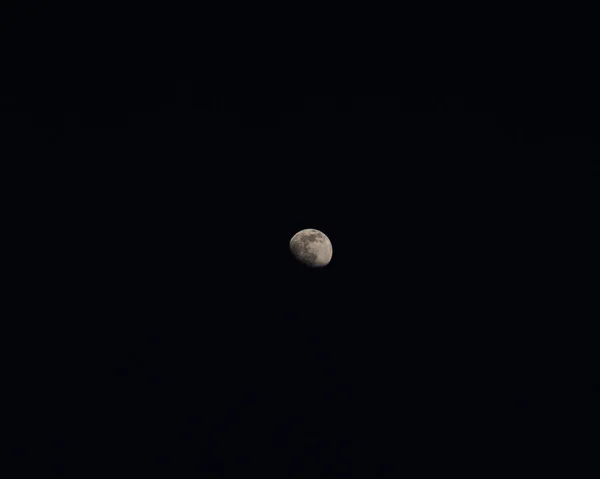 Tiro Hipnotizante Uma Lua Céu Escuro — Fotografia de Stock