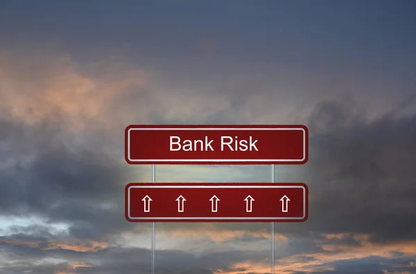 Ein Rotes Risikoschild Der Bank Mit Pfeilen Mit Dem Dunklen — Stockfoto