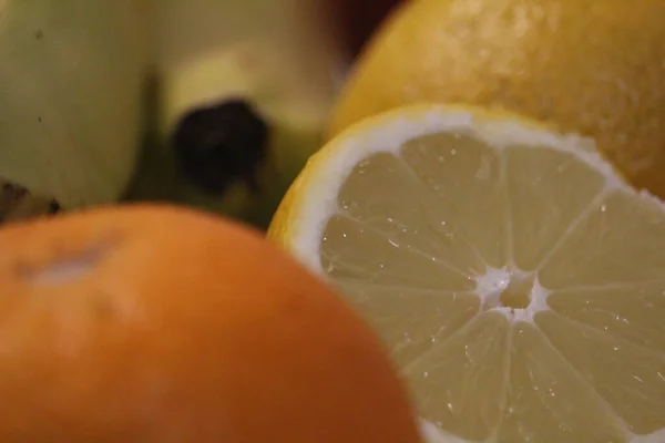 Primer Plano Limón Rodajas Con Otras Frutas —  Fotos de Stock