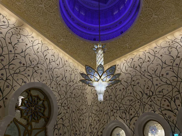 Şeyh Zayed Büyük Camii Nin Içindeki Avize Güzel Sanat Eserleri — Stok fotoğraf