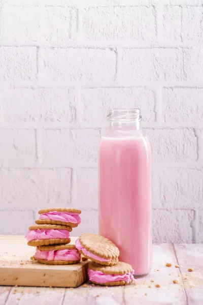 Vertical Shot Marshmallow Cookies Bottle Yogur — Stock Photo, Image