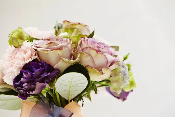 Közelkép Egy Gyönyörű Virágcsokor Bazsarózsa Rózsa Pasztell Rózsaszín Lila Színekben — Stock Fotó