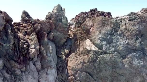 山顶上的火山岩 — 图库视频影像