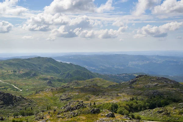 Pasmo Górskie Freita Portugalii Pod Chmurnym Niebem — Zdjęcie stockowe