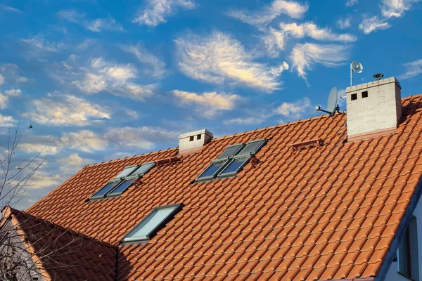 Residential House Roof Bright Blue Sky — Stock Photo, Image