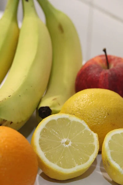 Primer Plano Vertical Diferentes Frutas Una Mesa —  Fotos de Stock